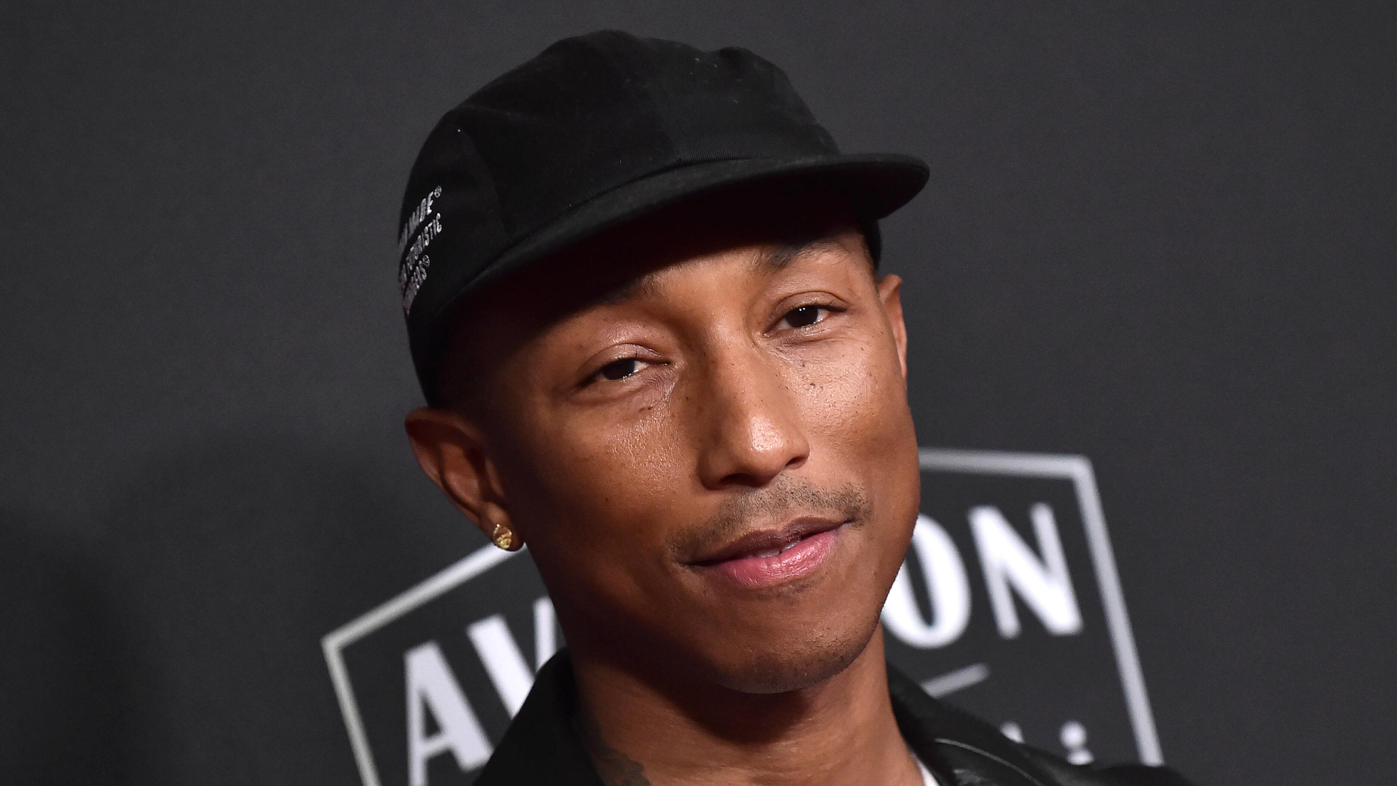 Nach Tod seines Cousins: Pharrell Williams fordert umfassende Untersuchungen Pharrell Williams bei den Hollywood Film Awards 2019