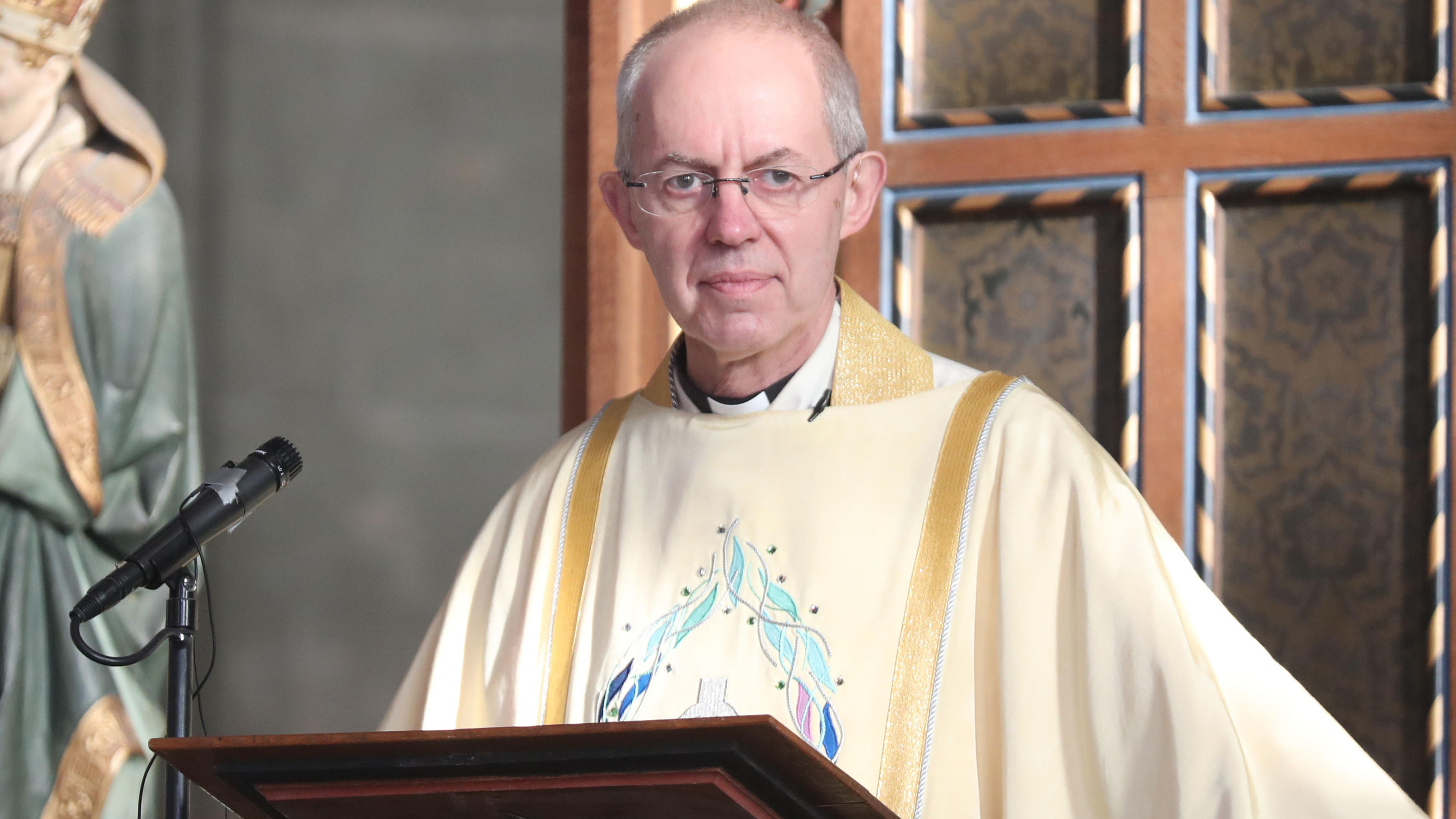 Harrys & Meghan: Heimliche Hochzeit - Erzbischof von Canterbury meldet sich zu Wort Justin Welby, der Erzbischof von Canterbury, dementiert eine heimliche Trauung von Prinz Harry und Herzogin Meghan drei Tage vor ihrer offiziellen Hochzeit.
