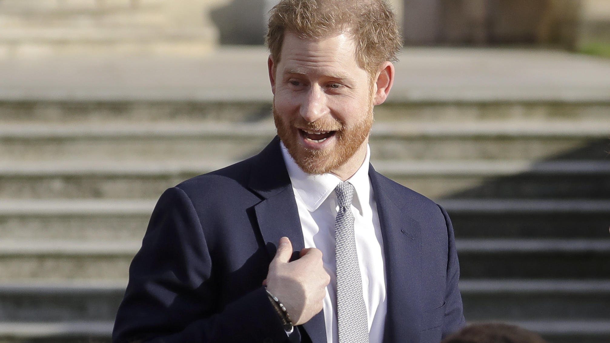 Prinz Harry tobt bei royaler Auszeit mit Hündin Pula am Strand herum Prinz Harry braucht nach dem ganzen Trubel scheinbar ein bisschen Zeit für sich.