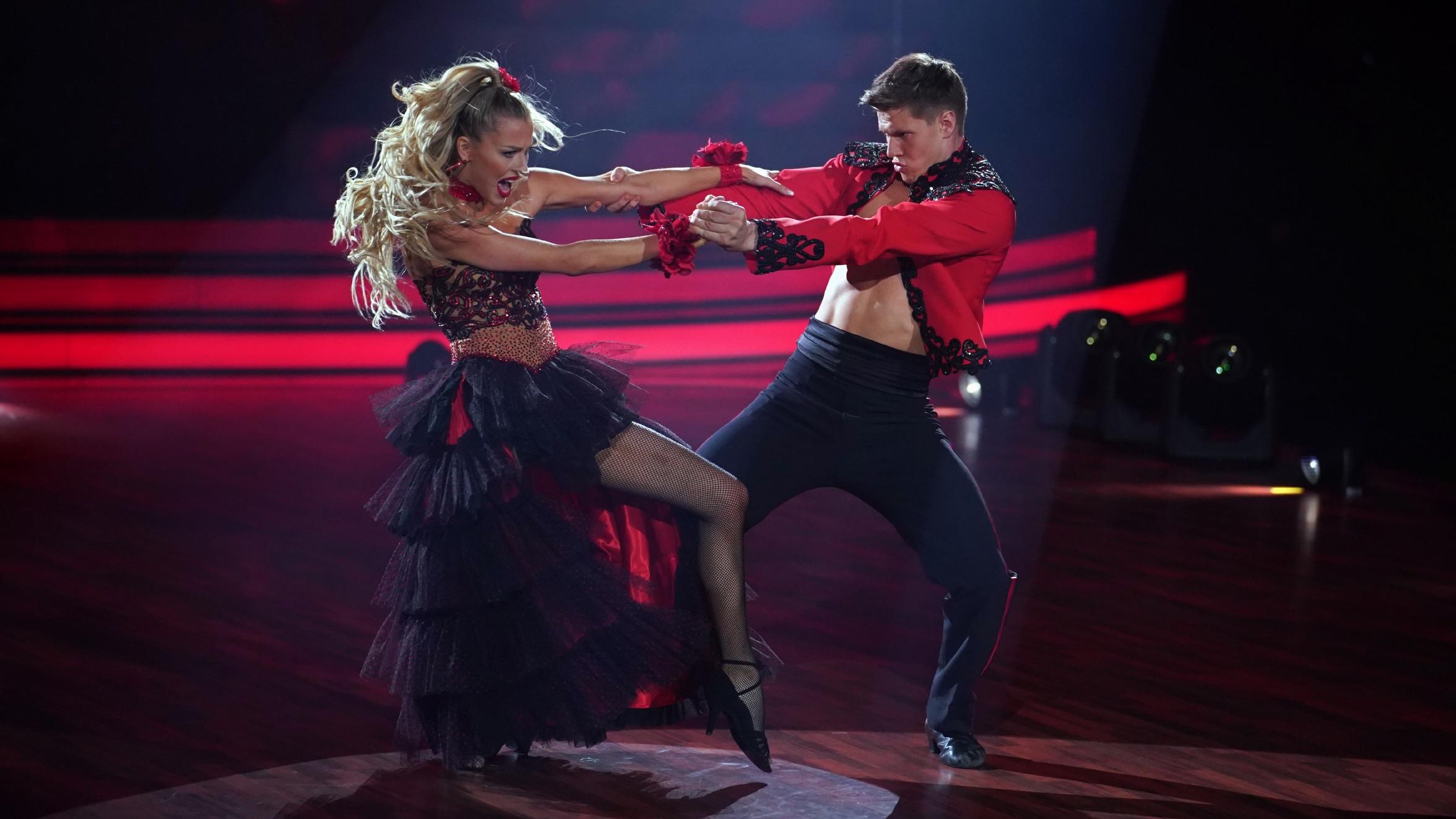 „Let's Dance“ wird in Show 5 zur Sommerparty: Das sind die Tänze & Songs Für Patricija Belousova und Simon Zachenhuber ist es in Show 5 Zeit für einen Jive!