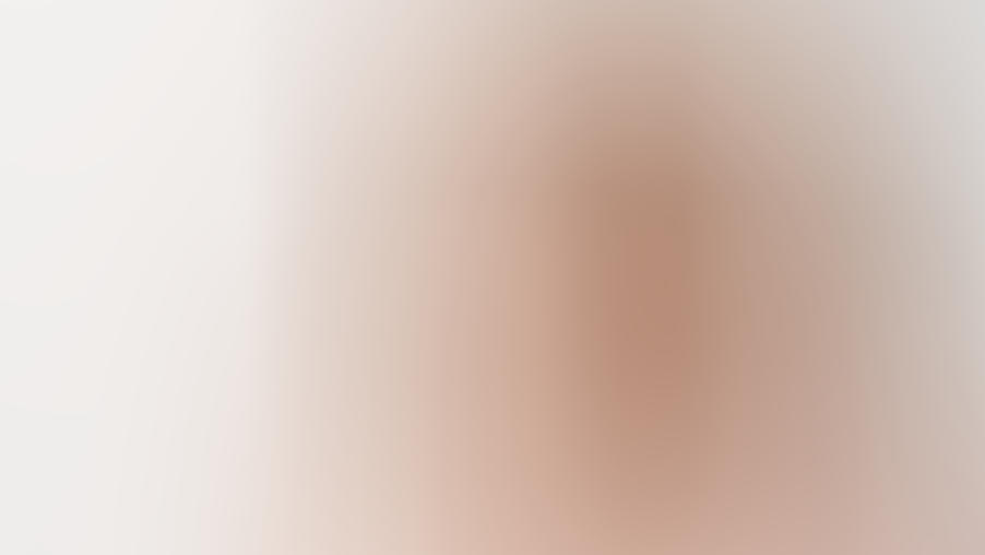 Blasse Haut? Diese 3 Tricks bringen den Glow! Blasse Haut? Diese Styling-Tricks schmeicheln dem Teint