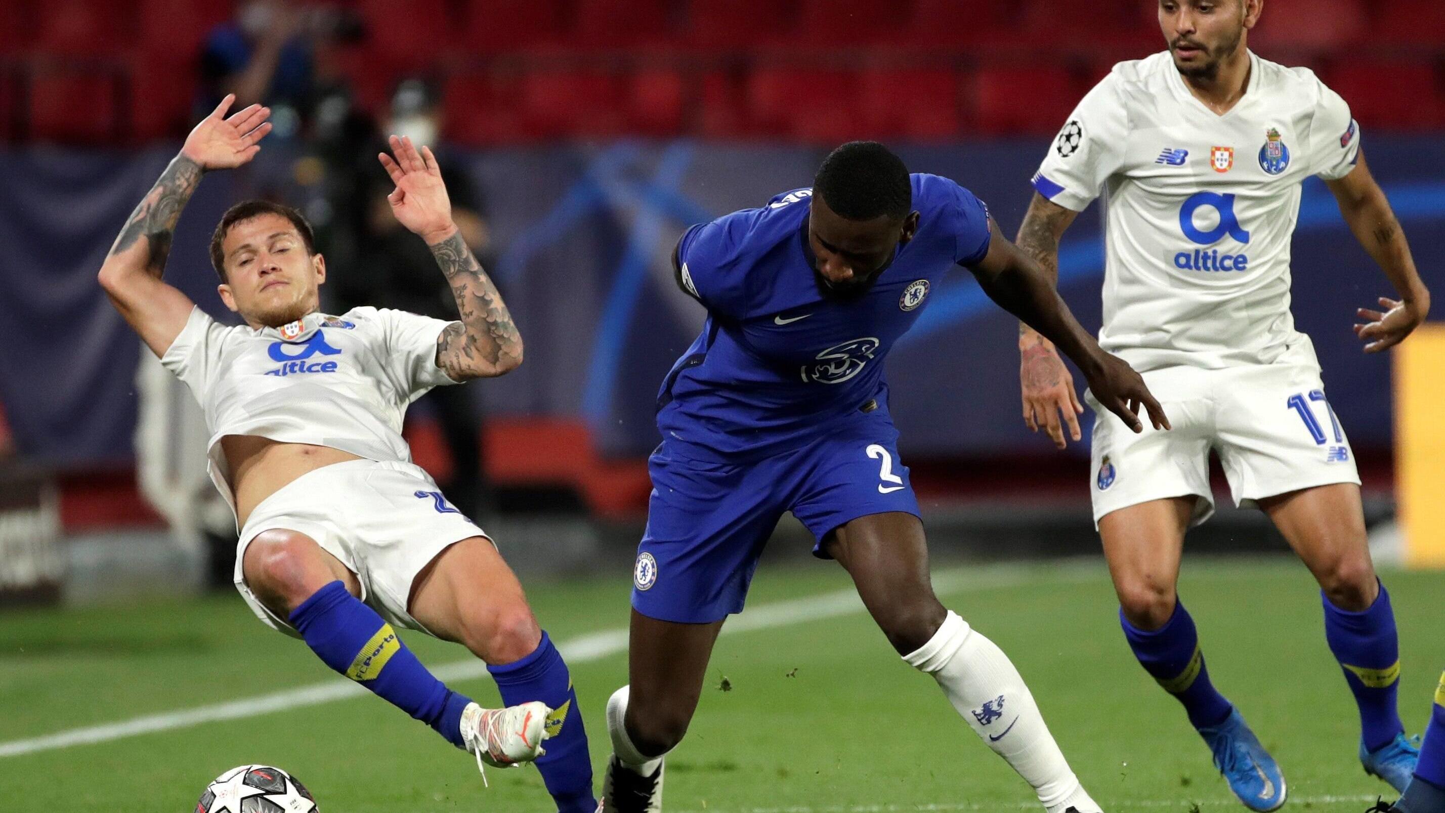 Chelseas Champions-League-Traum lebt Chelsea s defender Antonio Rudiger C vies for the ball with Porto s strikers Otavio L and Jesus Manuel Corona R during the UEFA Champions League quarterfinal second leg soccer match between Chelsea FC and FC Porto at Ramon Sanchez Pizjuan stadium in