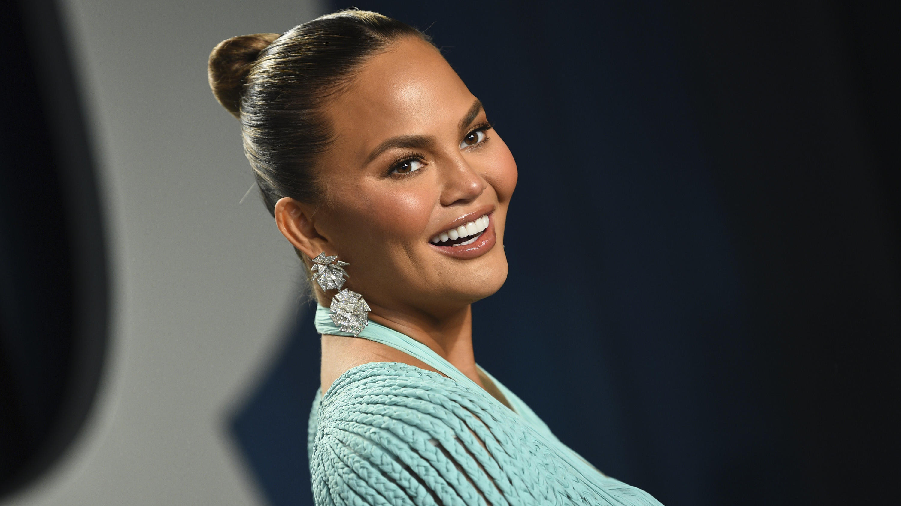 Chrissy Teigen spricht über Kims und Kanyes Scheidung Chrissy Teigen weiß Details zur Scheidung von Kimye