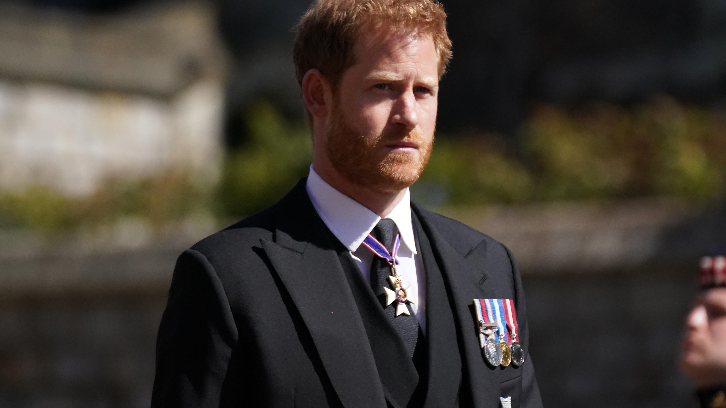 Prinz Harry aufgelaufen! Bei diesen Tanten blitzte er eiskalt ab 17.04.2021, Großbritannien, Windsor: Prinz Harry, der den Hausorden Royal Victorian Order, sowie Gold- und Diamantenmedaillen aus Anlass des goldenen bzw diamanten Thronjubiläums der Königin trägt, nimmt an der Prozession auf Schloss Windsor teil. Di
