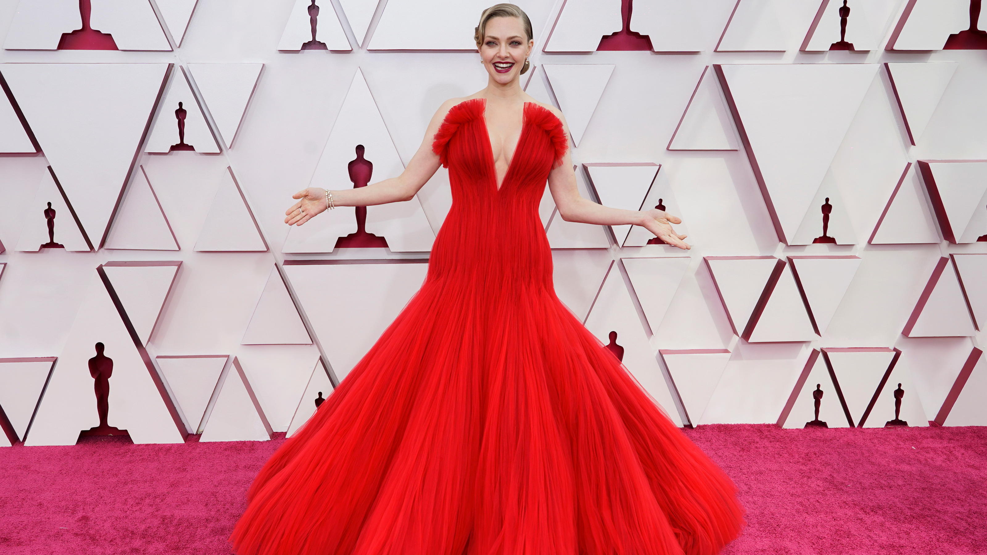 Oscars 2021: Das waren die schönsten Outfits vom roten Teppich! Amanda Seyfried