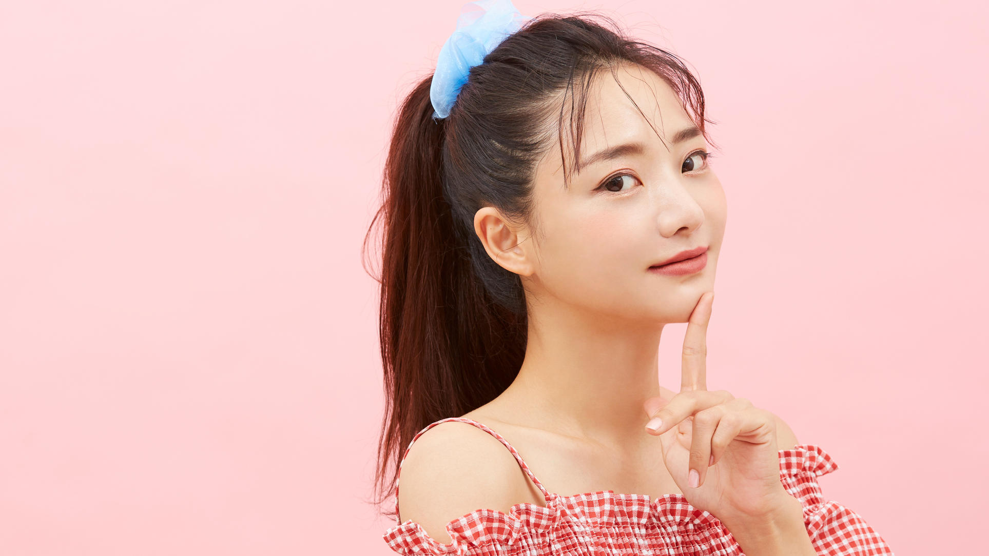 Ombré-Lips: So funktioniert der Look von Blackpink und Twice Obré-Lips: Junge asiatische Frau mit leichtem Lippestift.