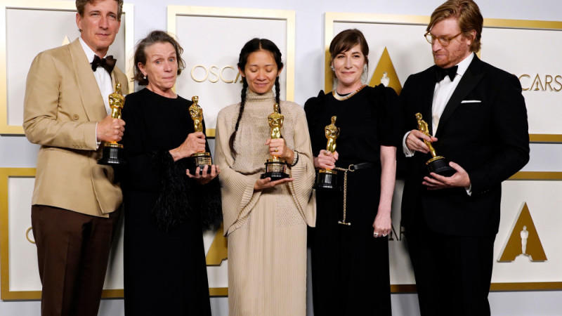 Oscarverleihung 2021: 'Nomadland' räumte am Sonntag (25. April) drei Goldjungen ab! Oscarverleihung 2021: 'Nomadland' räumte am Sonntag (25. April) drei Goldjungen ab!