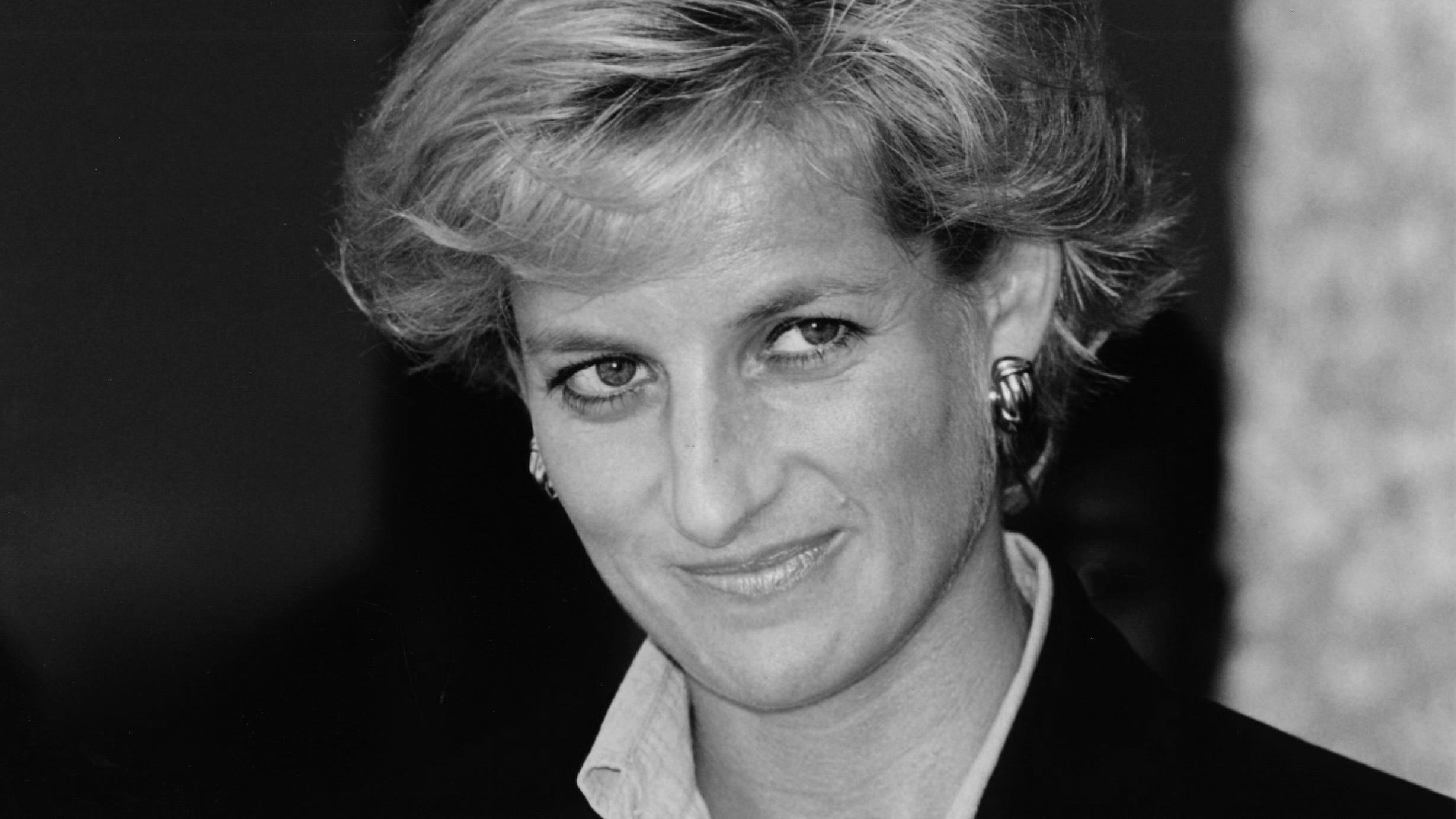 Prinzessin Diana: Porträt offenbart wahnsinnige Ähnlichkeit zu ihrer Oma Prinzessin Diana, die geschiedene Frau des britischen Thronfolgers, Prinz Charles, am 16.1.1997 in Luanda/Angola.