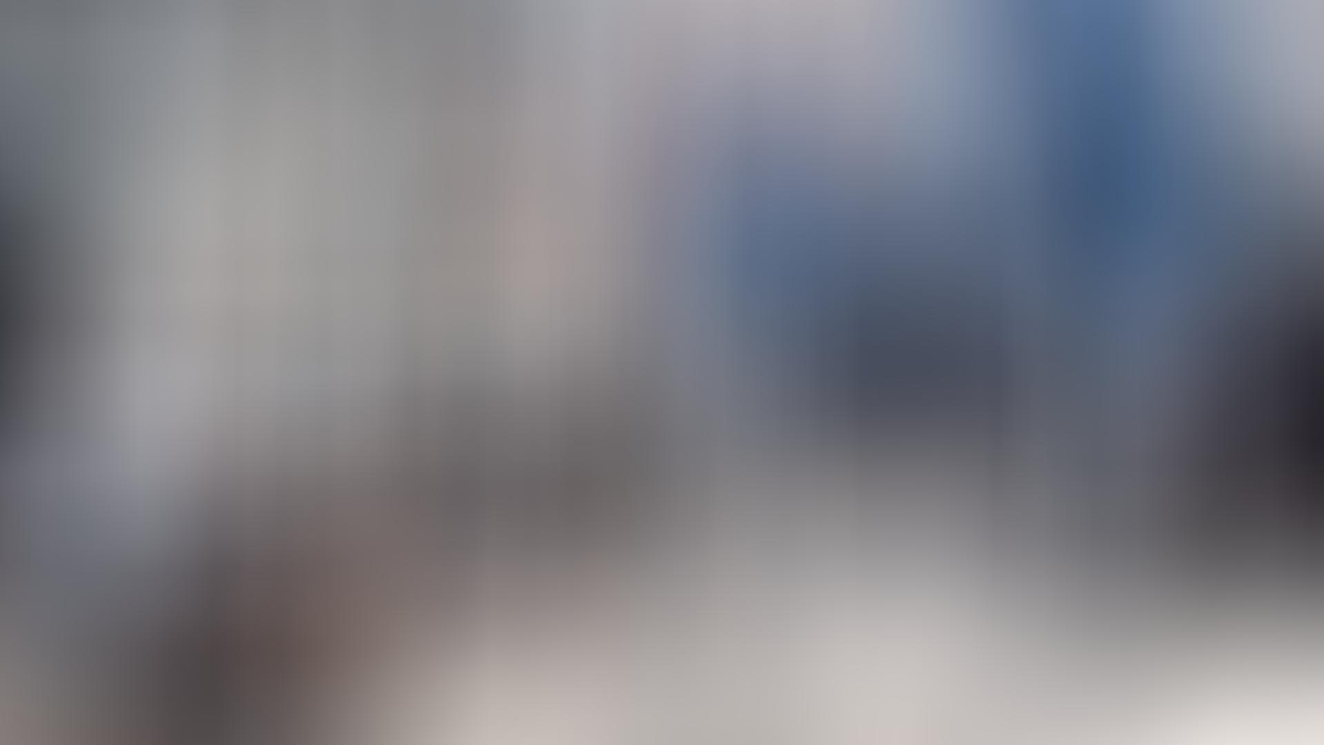 Hier schiebt die hochschwangere Ellie Goulding eine ruhige Kugel Die hochschwangere Ellie Goulding und Ehemann Caspar Jopling bei einem Spaziergang durch London.