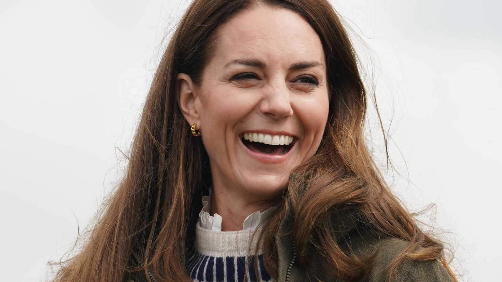 An Herzogin Kates Hals blinkt was: Geschenk von William zum Hochzeitstag? Herzogin Kate und ihr Mann Prinz William sind zehn Jahre verheiratet.