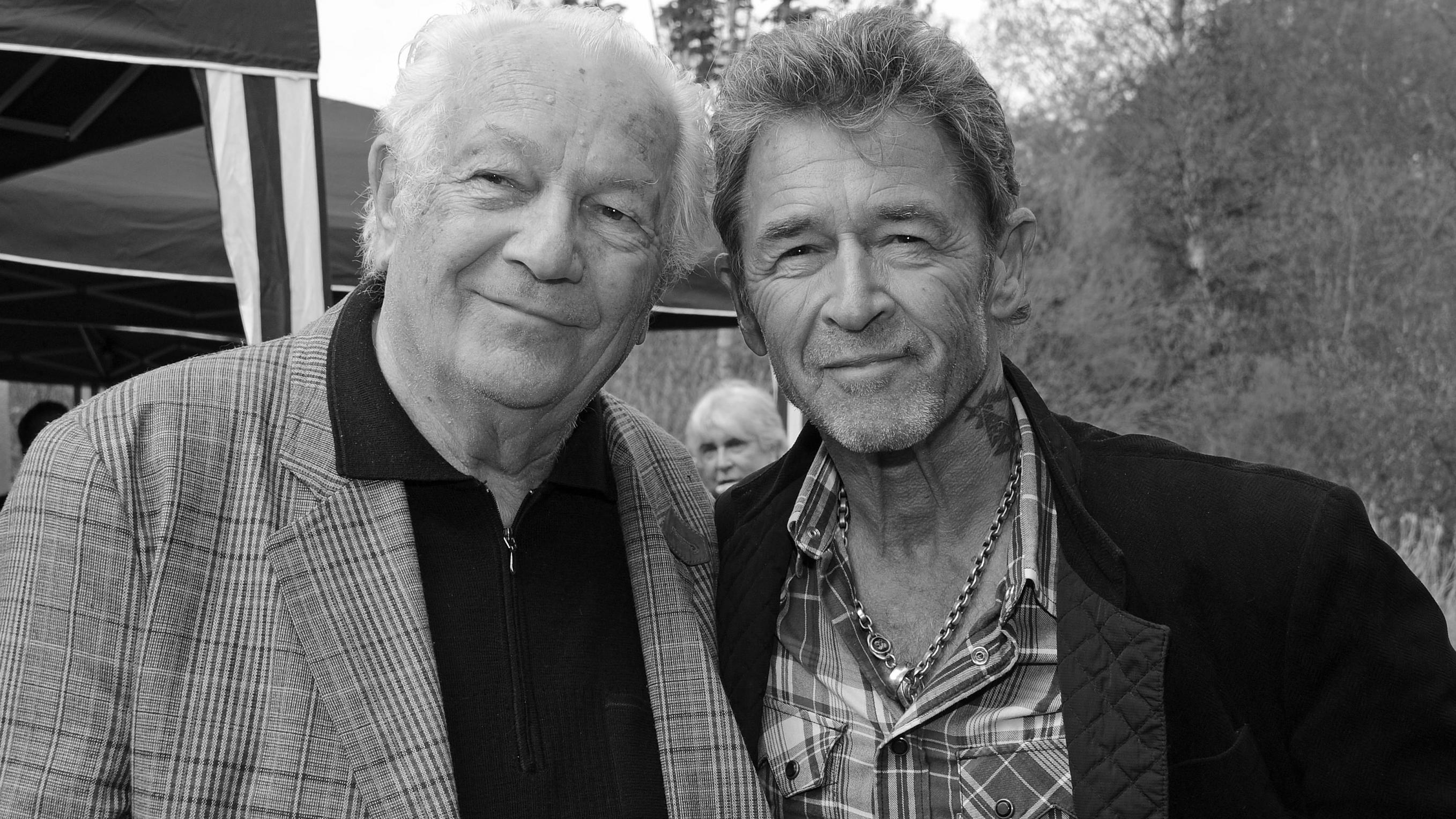 Sänger Peter Maffay muss Tod seines Vaters Wilhelm Makkay verkraften Sänger Peter Maffay (r) und sein Vater Wilhelm Makkay am 29.04.2014 bei der Eröffnung eines neuen Begegnunghauses der "Tabaluga-Stiftung" in Jägersbrunn bei Starnberg (Bayern).