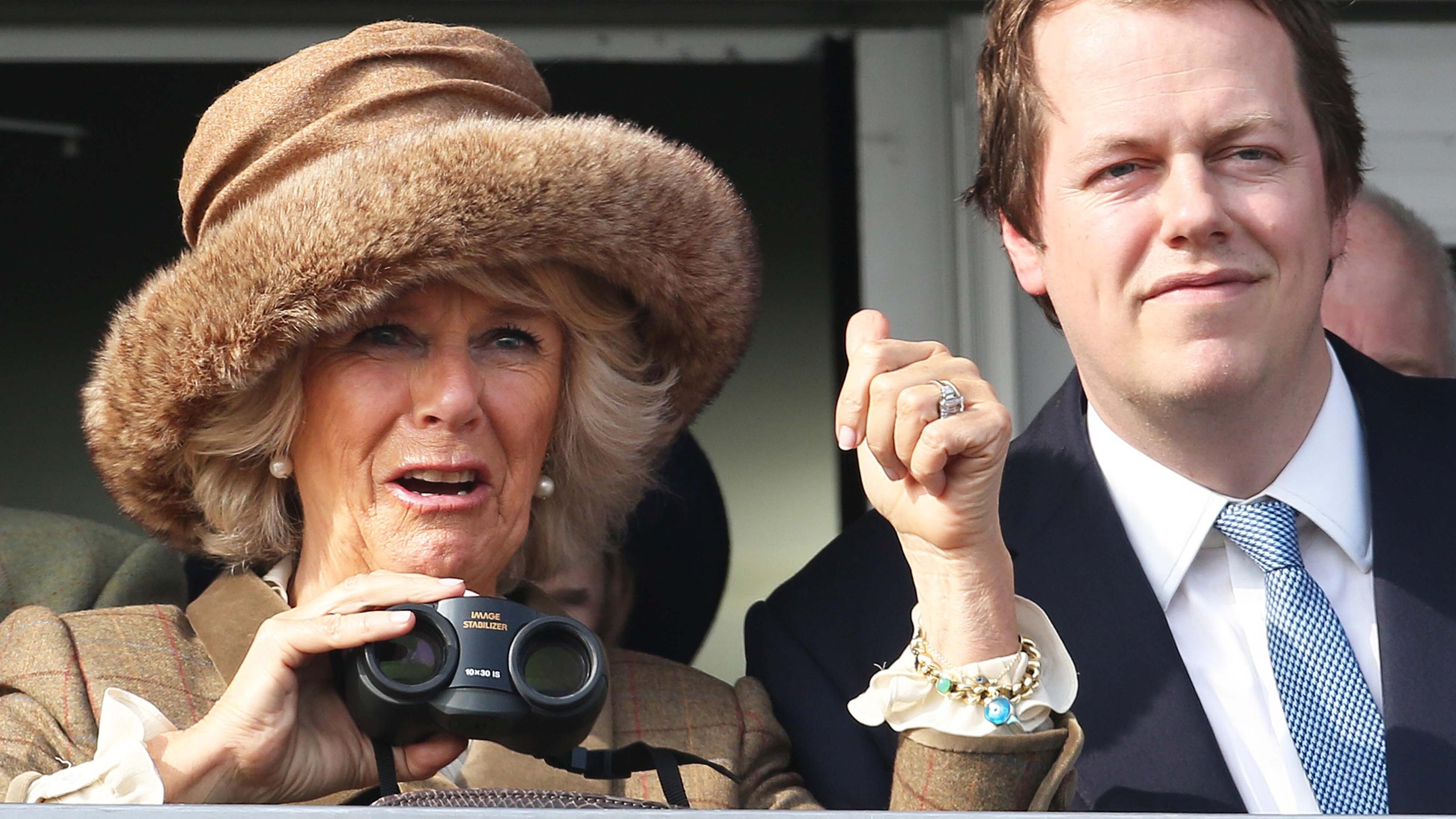 Bekommt Herzogin Camilla keinen Queen-Titel? So äußert sich ihr Sohn Tom dazu Herzogin Camilla mit ihrem Sohn Tom Parker-Bowles