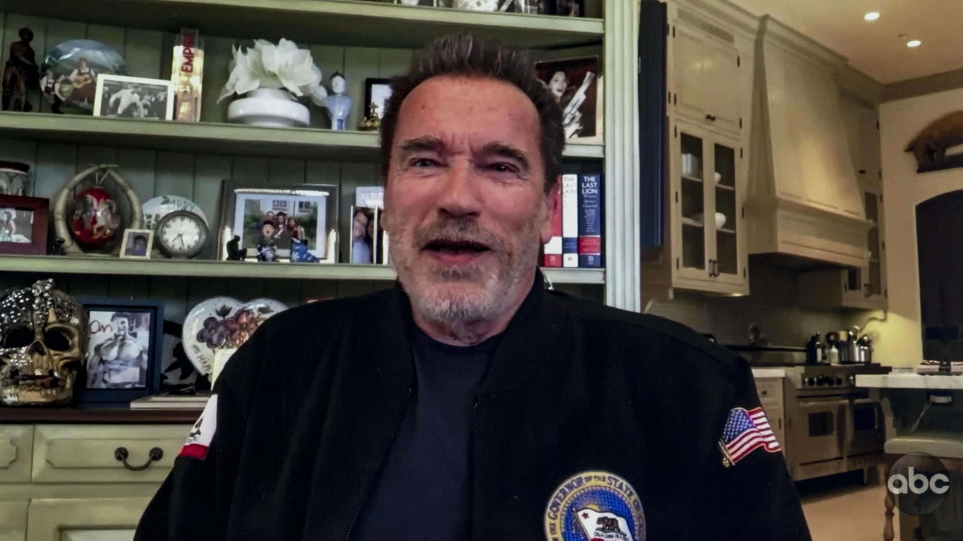 Arnold Schwarzenegger: Deswegen darf er Enkelin Lyla nicht auf den Arm nehmen Arnold Schwarzenegger als Gast in der Talkshow von Jimmy Kimmel