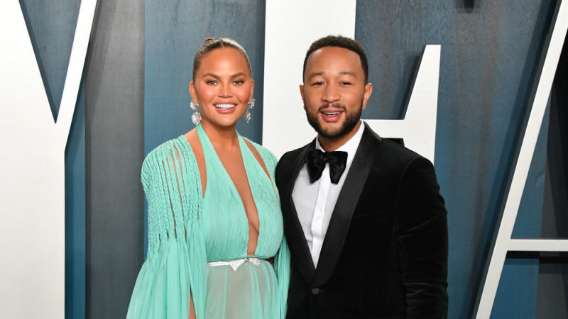 John Legend hat Mitgefühl mit Universitätsabsolventen inmitten der Coronavirus-Pandemie John Legend hat Mitgefühl mit Universitätsabsolventen inmitten der Coronavirus-Pandemie