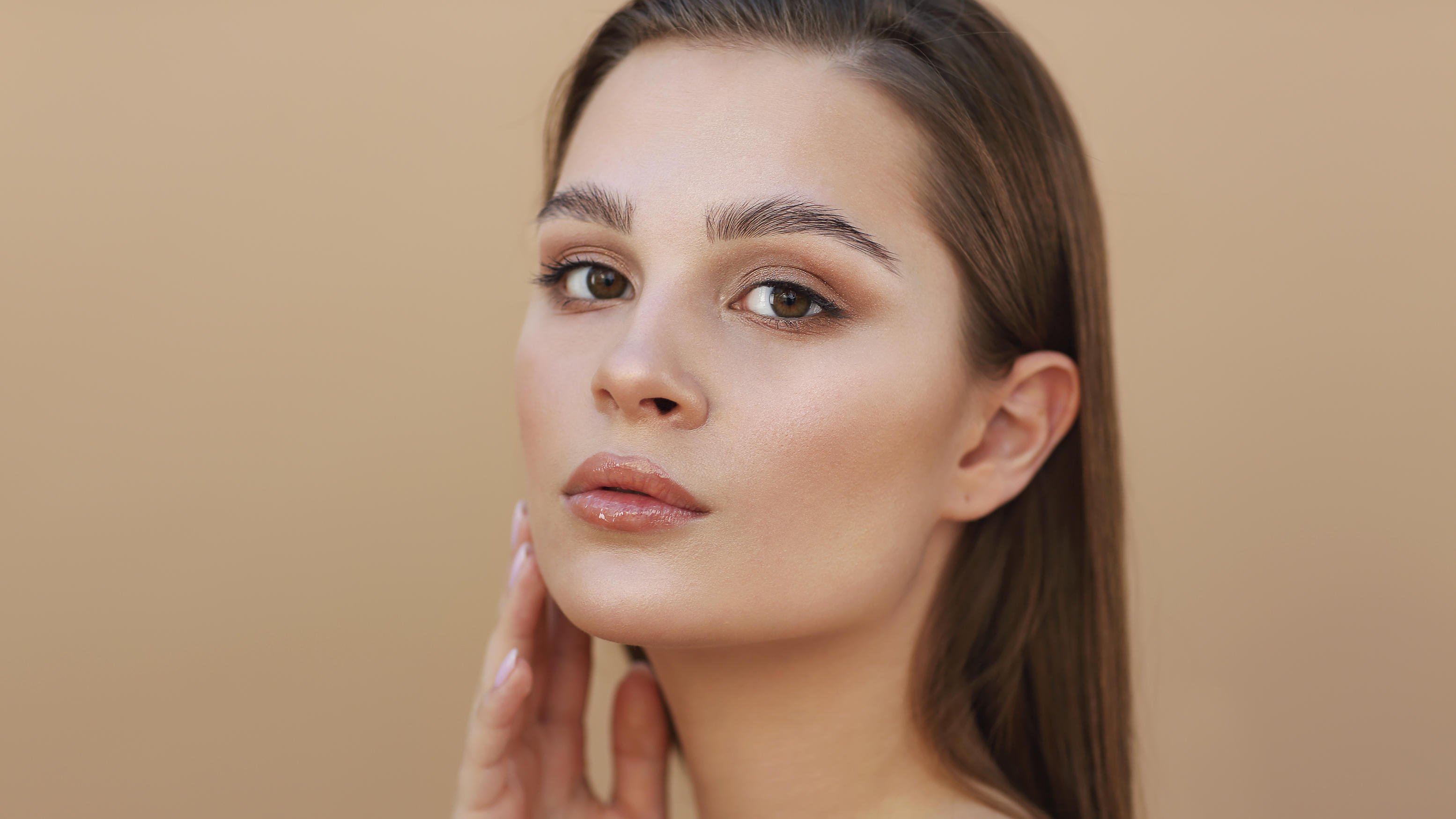 Optischer Effekt: Sofort frischer aussehen - simpler Trick hilft Concealer Trick