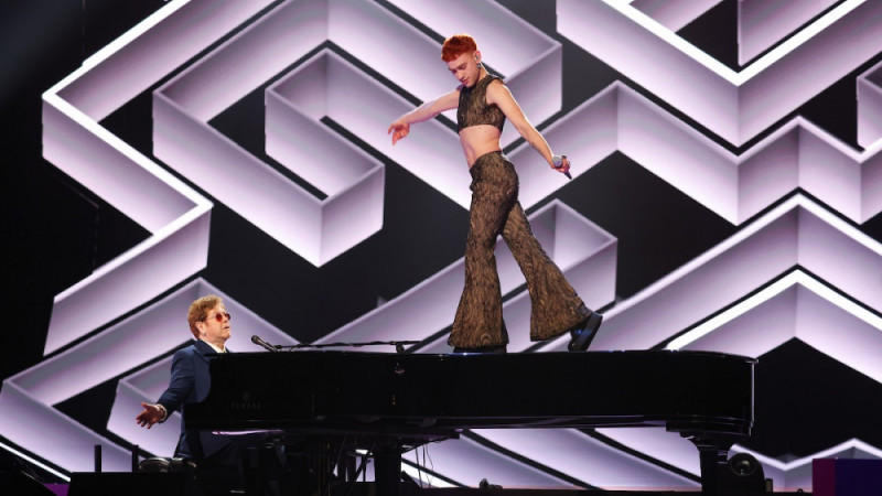 Sir Elton John rief Olly Alexander wegen ihrem BRIT Awards-Auftritt persönlich an Sir Elton John rief Olly Alexander wegen ihrem BRIT Awards-Auftritt persönlich an