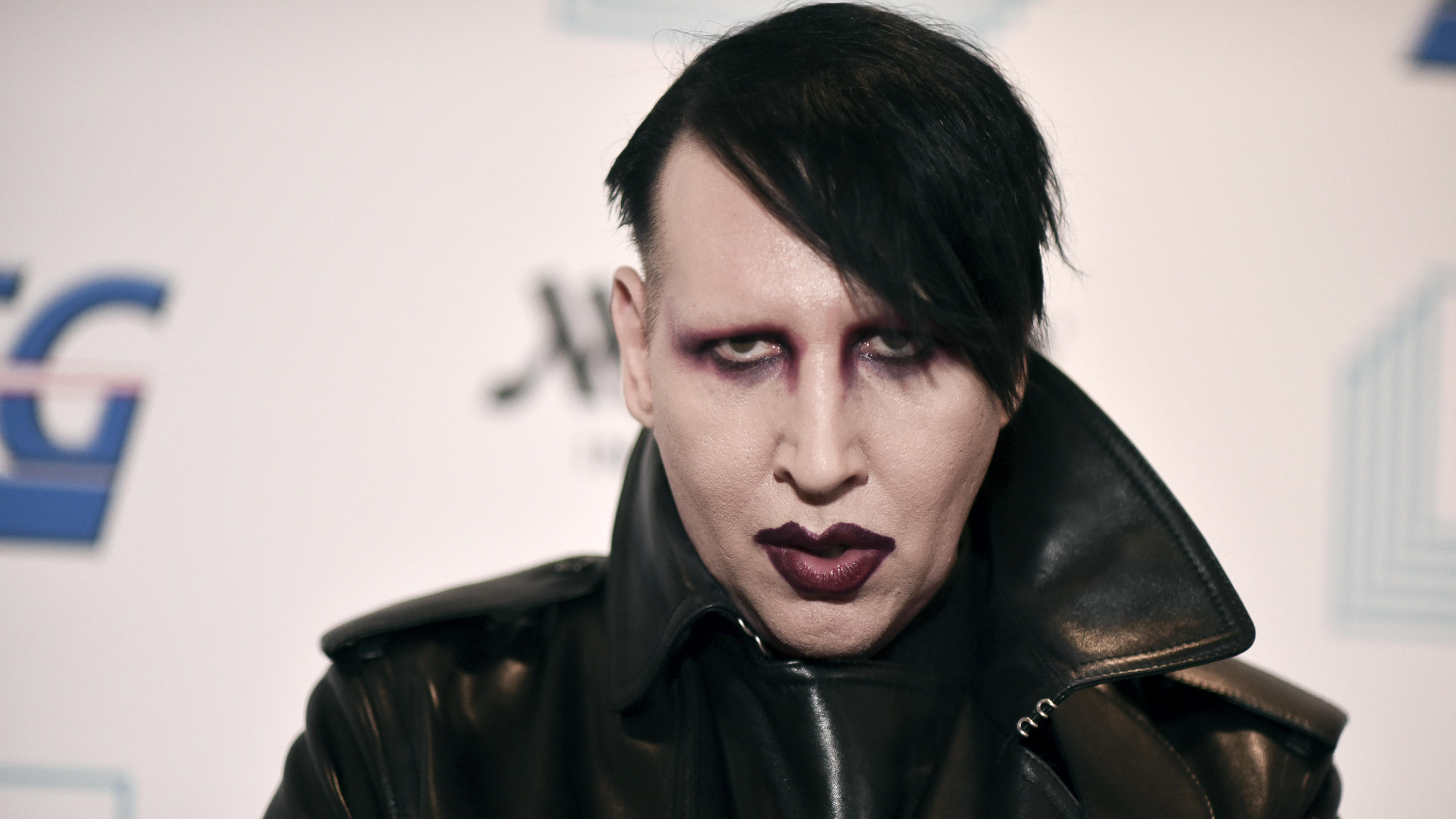 Marilyn Manson: Ex-Assistentin reicht Klage wegen sexueller Nötigung und Körperverletzung ein Marilyn Manson