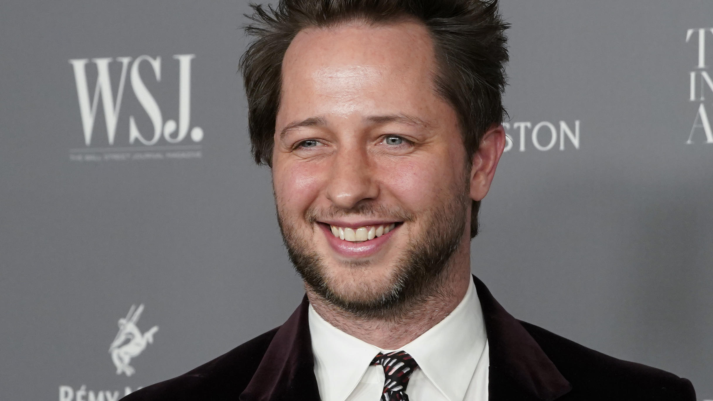 Derek Blasberg: Der Liebling der Fashion-Szene ist Vater von Zwillingen geworden Derek Blasberg ist Vater von Zwillingen geworden.