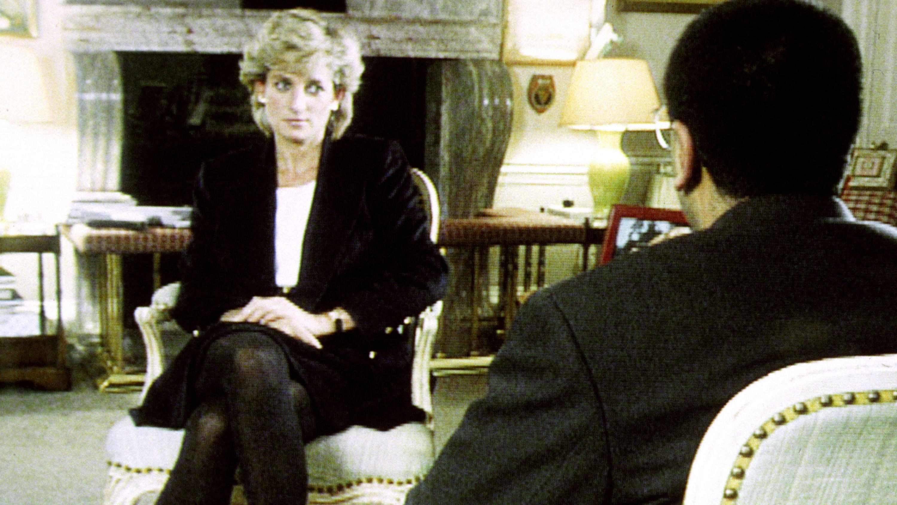 Prinzessin Diana: Butler behauptet: „Sie fühlte sich von Martin Bashir verraten“ Martin Bashirs BBC-Interview mit Prinzessin Diana.