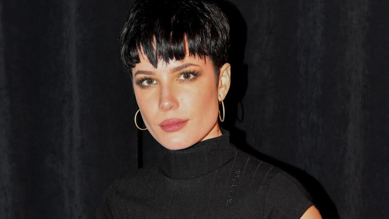 Halsey: Spende an bedürftige Eltern Halsey: Spende an bedürftige Eltern