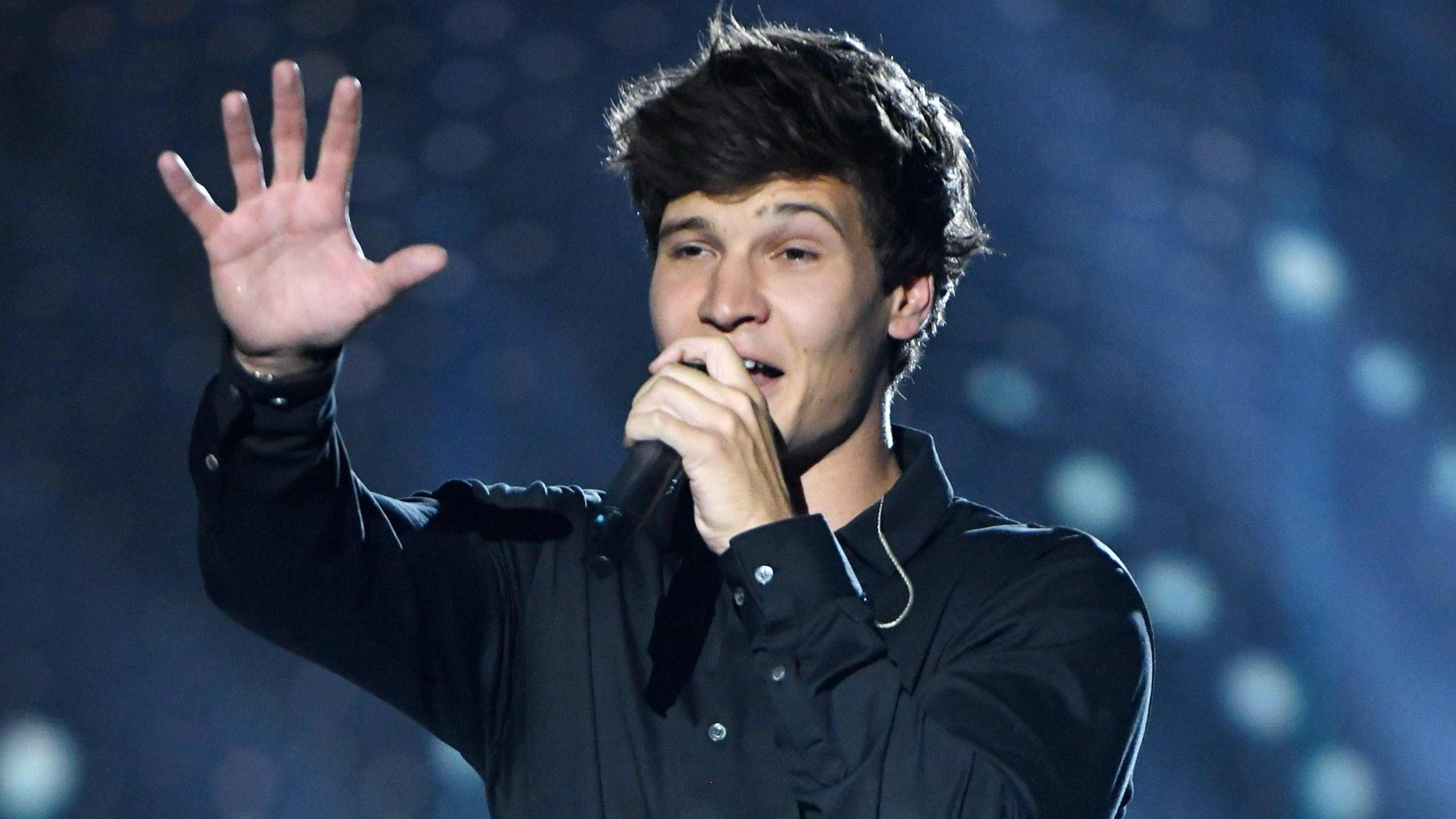Wincent Weiss lässt sich bei Interview spontan ein Tattoo stechen Wincent Weiss hat bereits mehrere Erinnerungen auf seiner Haut verewigt.