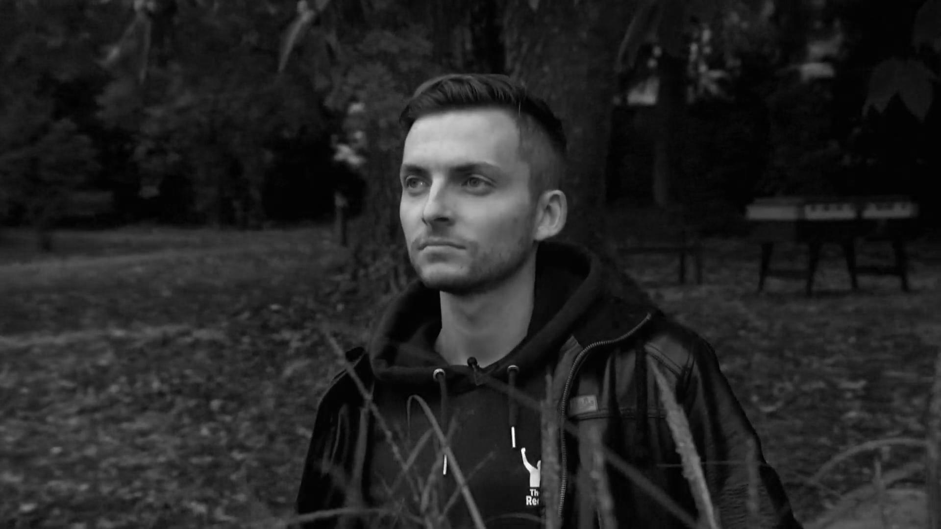 Fans & Freunde nehmen Abschied: Das Netz trauert um Philipp Mickenbecker (†23) Philipp Mickenbecker ist am 09. Juni 2021 mit 23 Jahren gestorben.