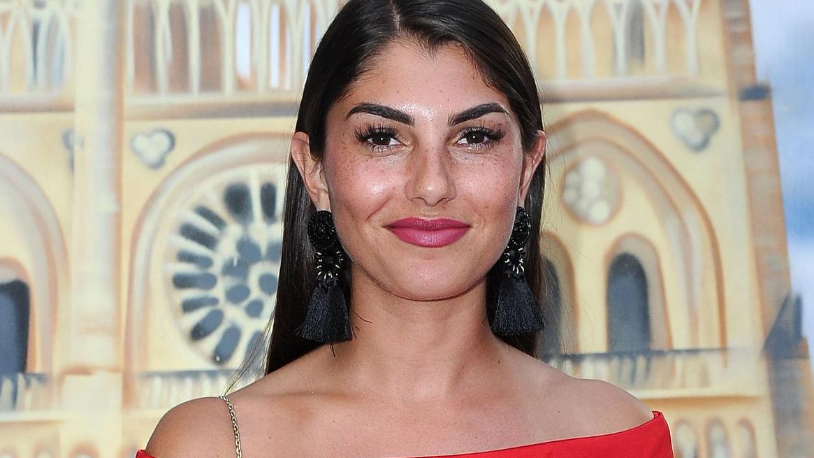 Schwangere Yeliz Koc teilt 3D-Aufnahme ihrer ungeborenen Tochter mit ihren Fans Schwangere Yeliz Koc zeigt eine Aufnahme von ihrem ungeborenen Baby