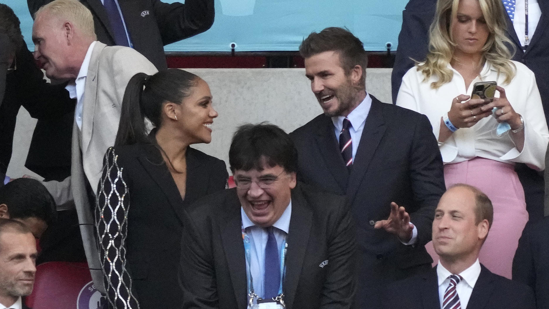 Promi-Show bei EM-Halbfinale: Britische Royals im Duell mit den Dänen-Royals LONDON, ENGLAND - JULY 07: Aleksander Ceferin, President of UEFA, Alex Scott MBE, TV Presenter and Former England International, David Beckham, Former England International and Prince William, Duke of Cambridge and President of the Football Associati
