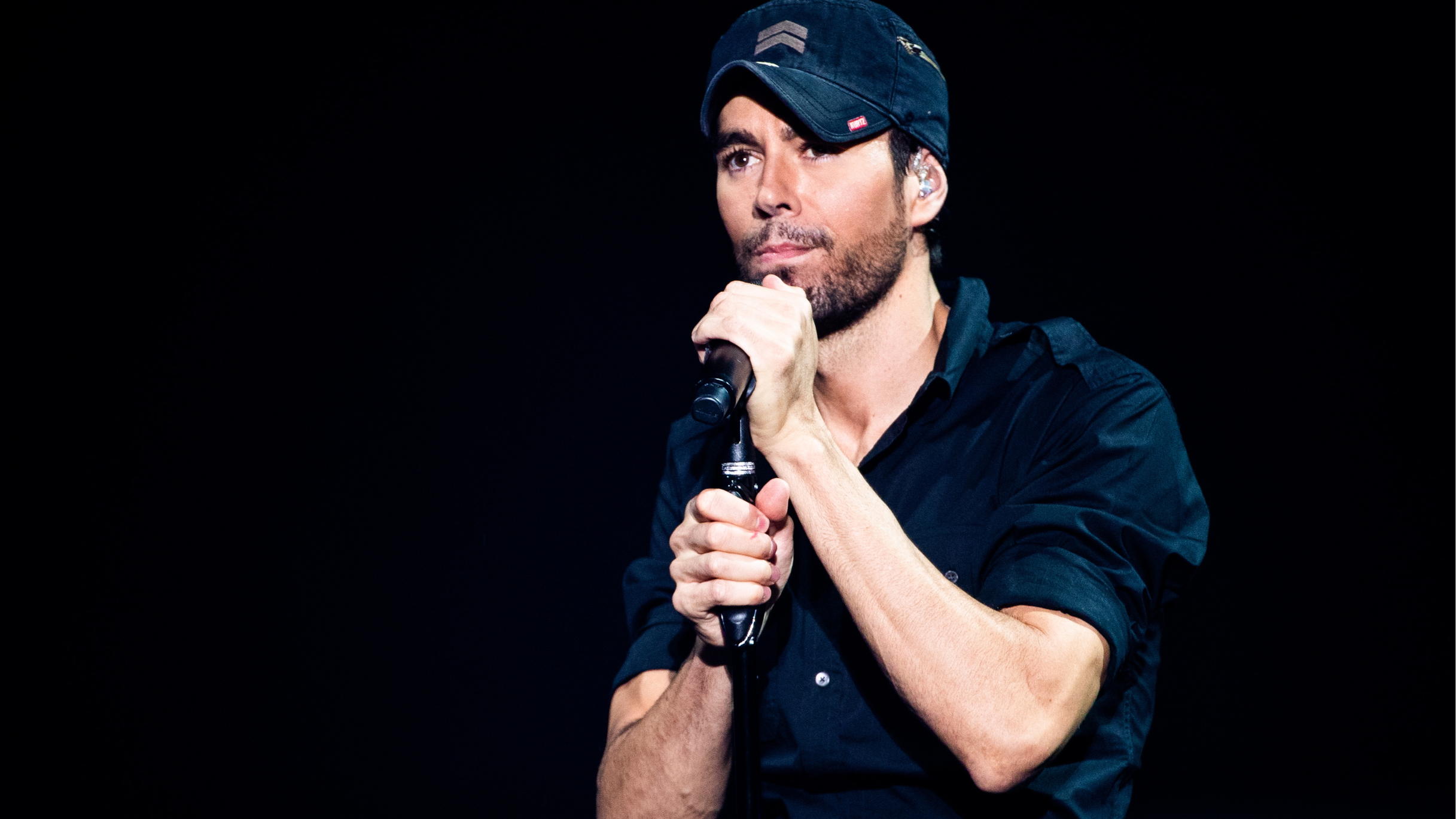 Enrique Iglesias zeigt privaten Schnappschuss mit seinen Zwillingen Nicholas & Lucy Enrique Iglesias teilt einen zuckersüßen Schnappschuss und bringt die Herzen seiner Fans zum Schmelzen.