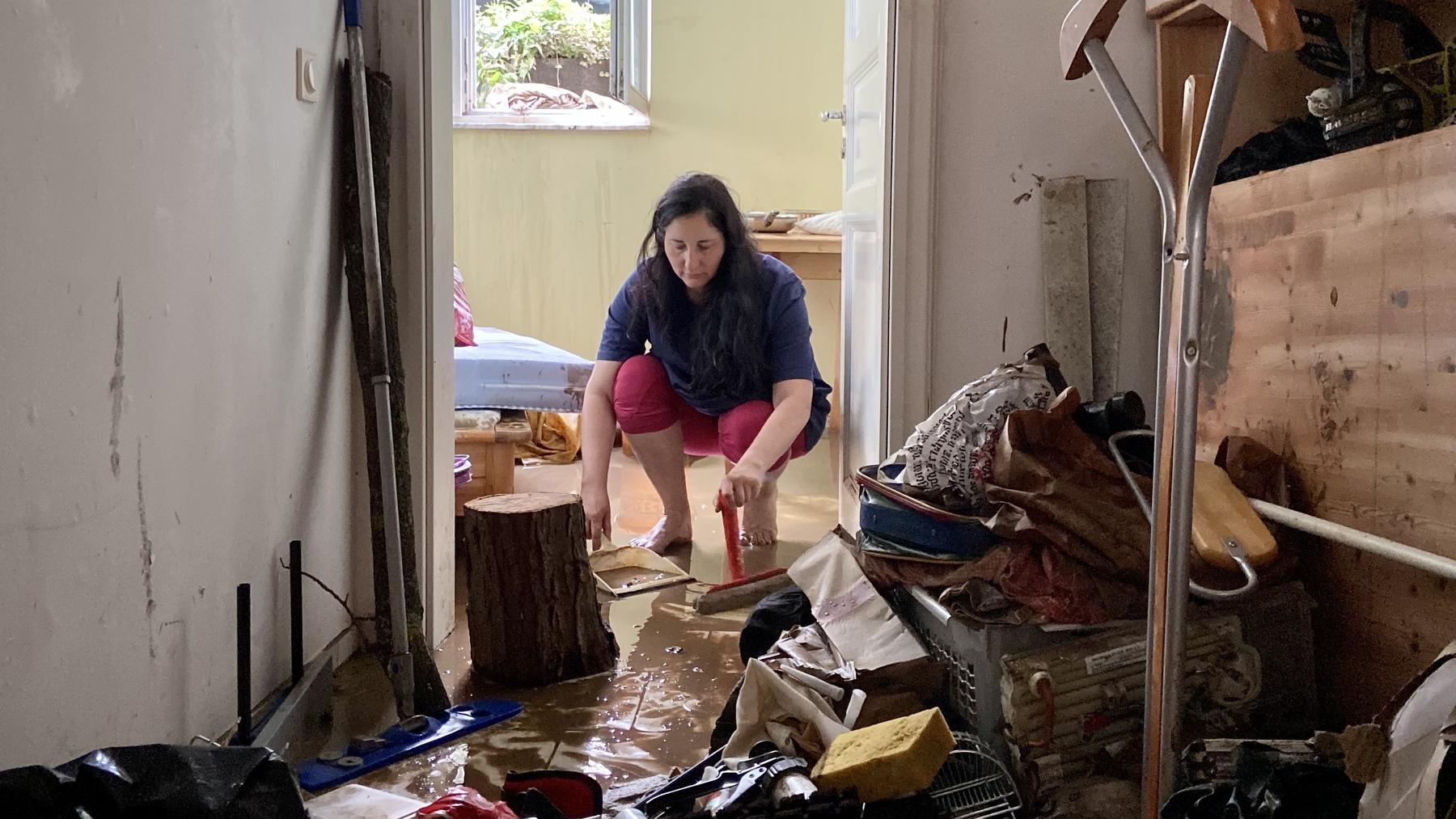 Überflutung nach Unwetter: Wie die Nachbarschaft in der Not nur noch enger zusammensteht Nach Überflutung: So sieht es in den Wohnungen aus