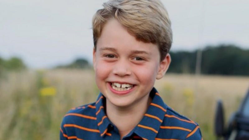 Prinz William und Herzogin Catherine zollen Prinz George zu seinem 8. Geburtstag Tribut Prinz William und Herzogin Catherine zollen Prinz George zu seinem 8. Geburtstag Tribut