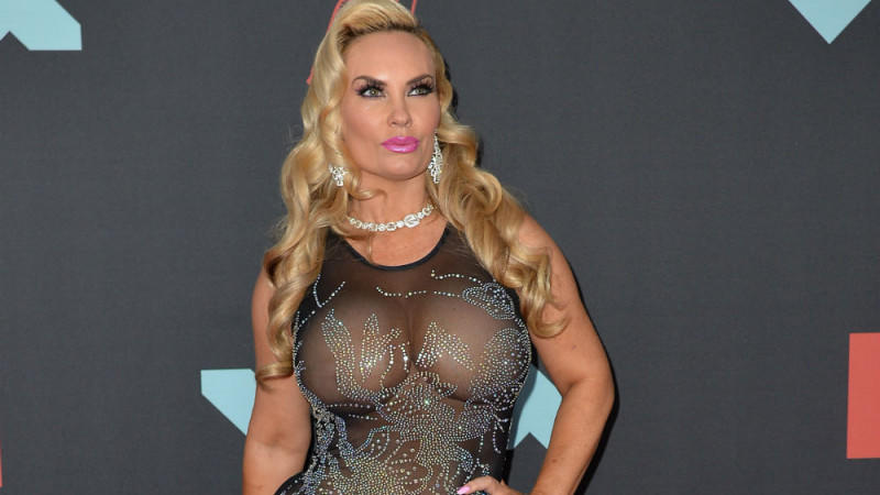 Coco Austin: Kritik, weil sie ihre Tochter noch immer stillt Coco Austin: Kritik, weil sie ihre Tochter noch immer stillt