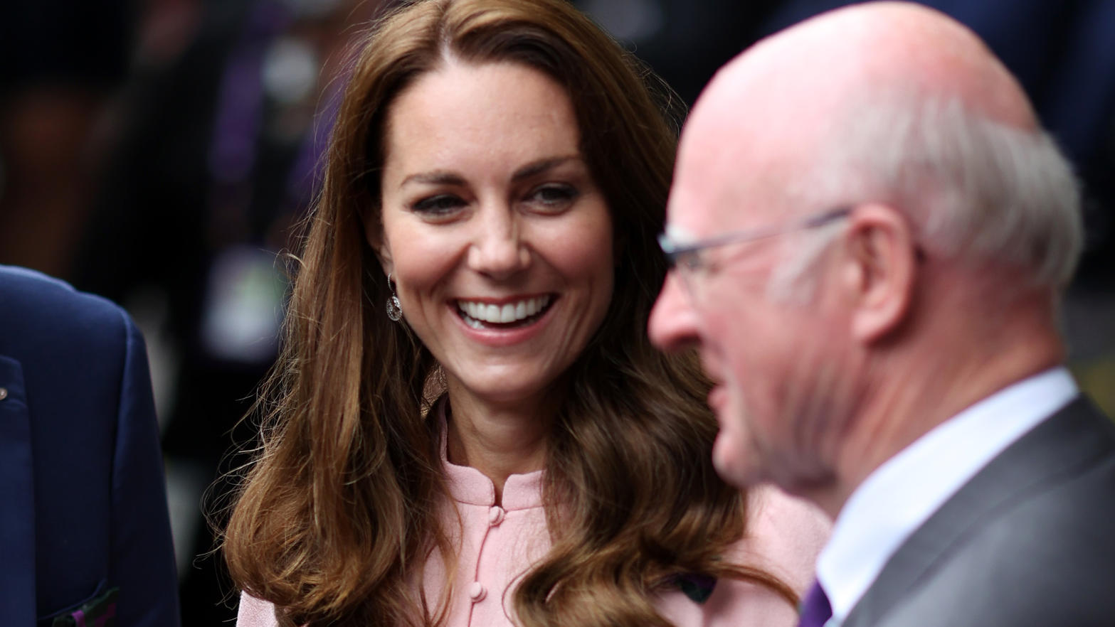 Botox-Verdacht: Hat Herzogin Kate heimlich den Beauty-Doc aufgesucht? Herzogin Kate besucht im Juli 2021 das Tennisturnier in Wimbledon.