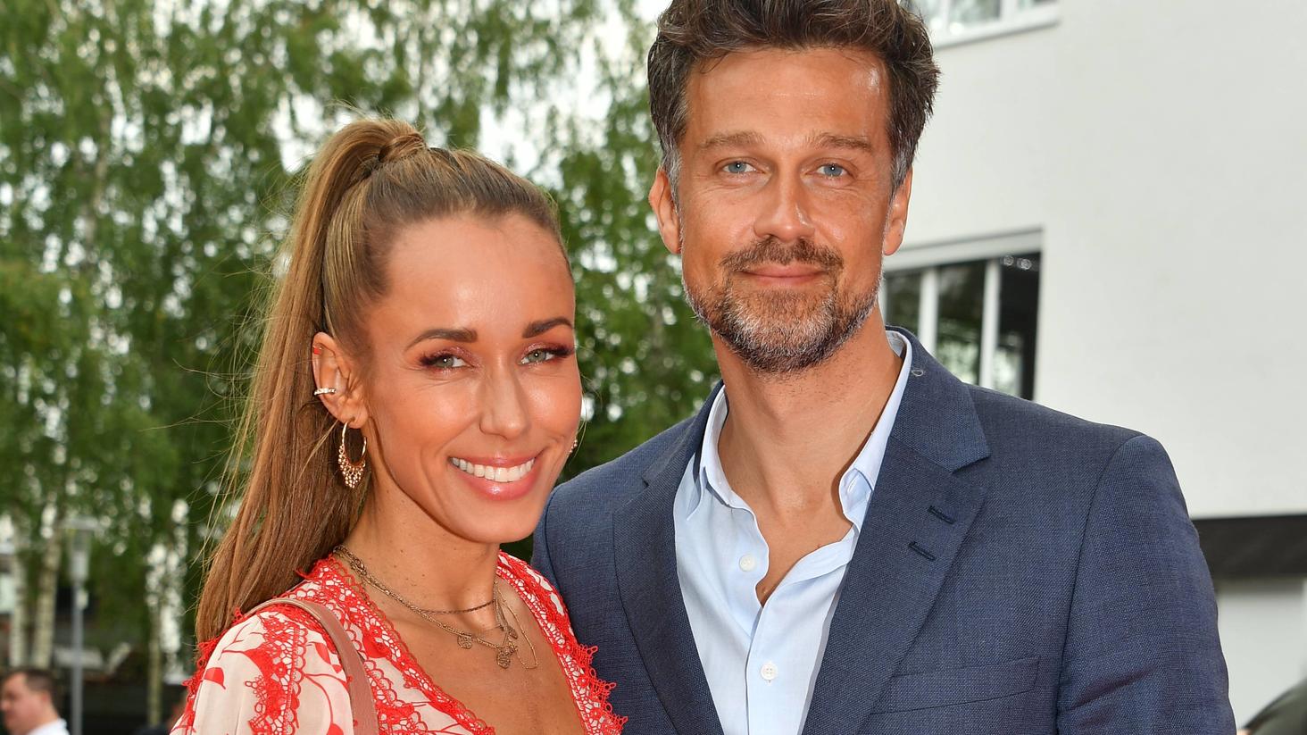 Annemarie Carpendale als sexy Badenixe, doch mit Wayne ist sie nicht zufrieden Wayne Carpendale mit Ehefrau Annemarie / VIP-Face Sheet - Bavaria Film Festempfang 2019 / 100. Jahre BavariaFilm / Ehrung, Preis, Auszeichnung / BavariaFilmgelände Geiselgaststeig / München / 02. Juli 2019 *** Wayne Carpendale with Wife Annemarie VIP