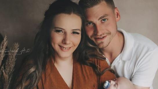Zum Dahinschnmelzen! Sarafina Wollny teilt süßes Kuschel-Foto ihrer Zwillinge Emory & Casey Sarafina Wollny und ihr Mann Peter zeigen ihre Zwillinge.