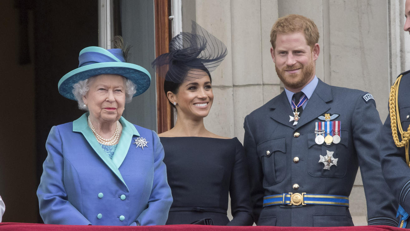 Drama um Meghan & Harry: Hat die Queen den Megxit geahnt & Vorkehrungen getroffen? Königin Elisabeth II. soll bereits geahnt haben, dass Prinz Harry und Herzogin Meghan ihr Schwierigkeiten machen könnten.