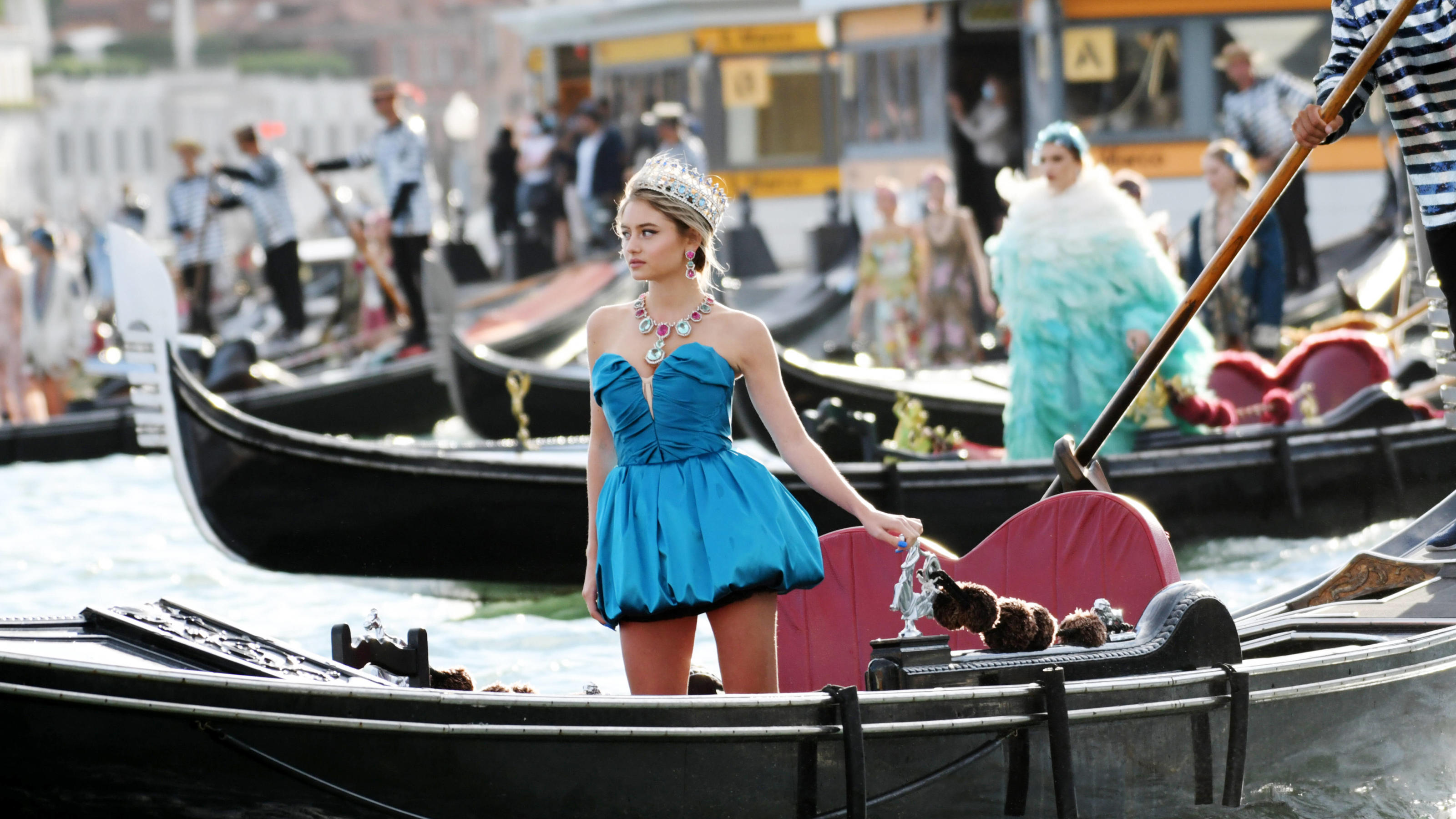 Heidi Klum ist stolz wie Bolle: Leni Klum schippert als Prinzessin durch Venedig Das Jungmodel zeigt sich von seiner besten Seite.
