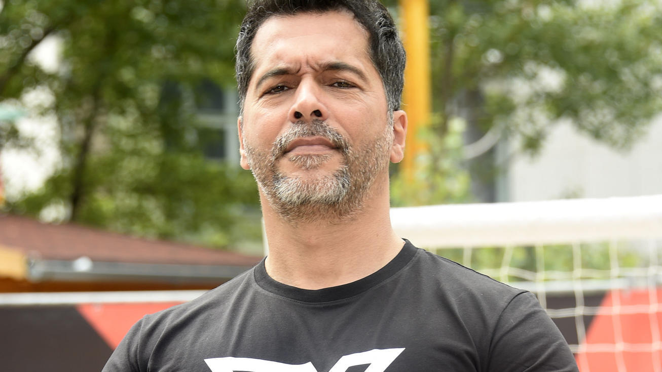 Schwangere sitzen lassen? Aurelio Savina zeigt (Promi-)Papas den Stinkefinger Aurelio Savina regt sich über (prominente) Väter auf, die ihre Freundinnen oder Frauen kurz vor der Geburt verlassen.