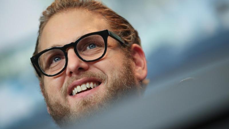 Jonah Hill macht die Beziehung zu seiner neuer Freundin offiziell Jonah Hill macht die Liebe zu seiner neuen Freundin Sarah offiziell