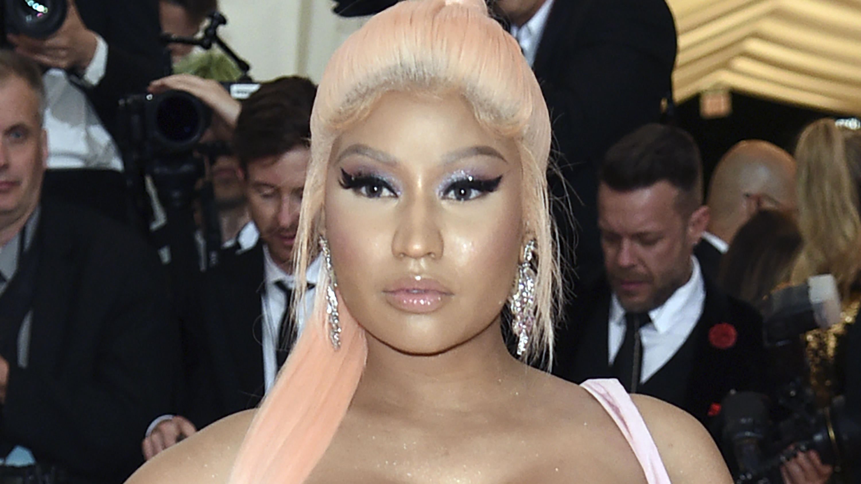 Rapperin Nicki Minaj wegen Corona-Tweet scharf kritisiert FILE - Nicki Minaj attends The Metropolitan Museum of Art's Costume Institute benefit gala in New York, in this Monday, May 6, 2019, file photo. The 64-year-old father of rapper Nicki Minaj has died after being struck by a hit-and-run driver in New Y