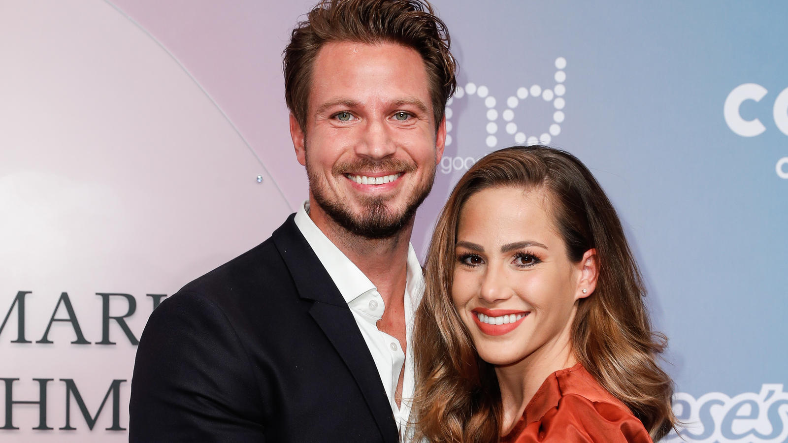 Bachelor-Paar Sebastian und Angelina Pannek: Seltener Auftritt auf dem roten Teppich Sebastian und Angelina Pannek besuchen die About You Fashion Week in Berlin.