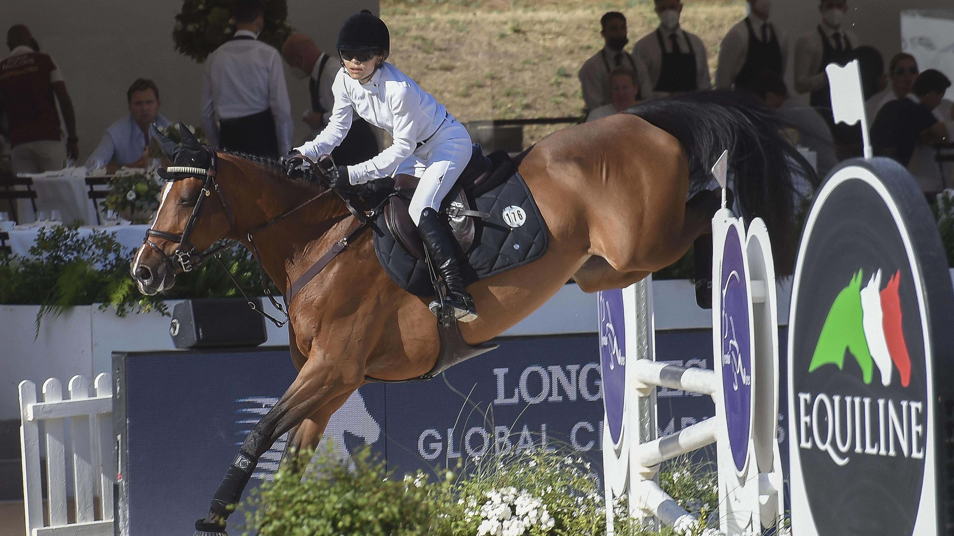 Mary-Kate Olsen belegt dritten Platz bei Reitturnier Mary-Kate Olsen belegte bei der "Longines Equestrian Tour" in Rom den dritten Platz.