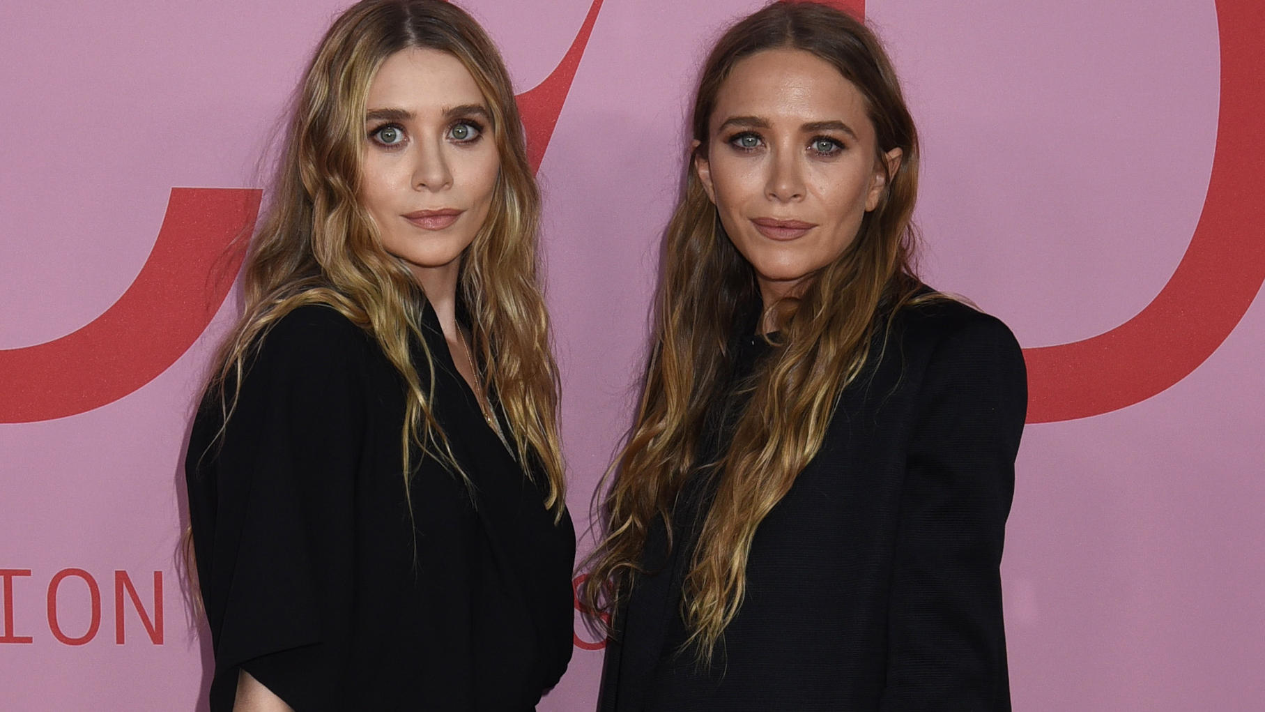 Mary-Kate Olsen belegt dritten Platz bei Reitturnier Reitplatz statt Roter Teppich: Mary-Kate Olsen (r) ist nicht nur eine passionierte, sondern auch erfolgreiche Reitsportlerin.