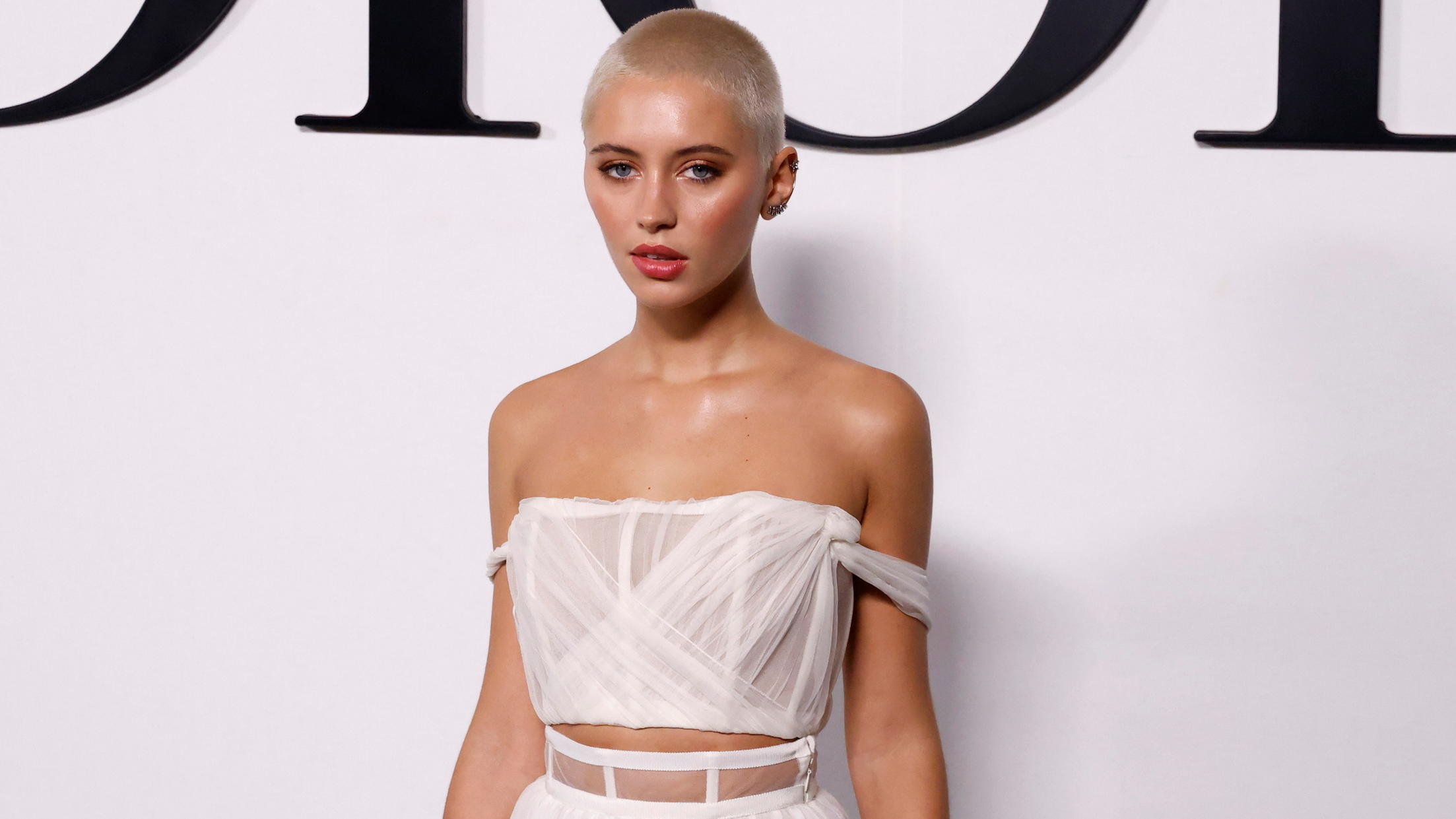 Jude Laws Tochter: Iris mit Fast-Glatze auf dem Roten Teppich Iris Law poses during a photocall before Dior Spring/Summer 2022 women's ready-to-wear collection show during Paris Fashion Week in Paris, France, September 28, 2021. REUTERS/Stephane Mahe