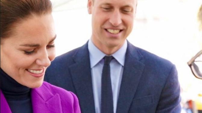 Ekel-Alarm! Hier posiert Herzogin Kate mit einer Riesen-Spinne - und lächelt dabei Herzogin Kate und Prinz William posieren mit einer Spinne