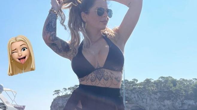 Jenny Frankhauser bekommt fiese Nachrichten wegen Bikini-Foto - und kontert selbstbewusst Für dieses Bikini-Foto bekommt Jenny Frankhauser Hate.