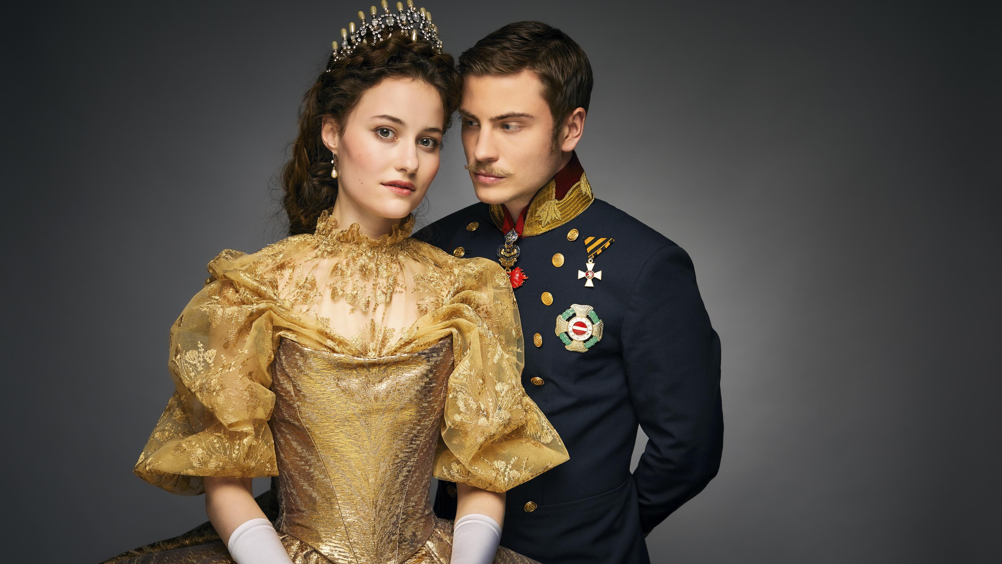 TVNOW wird zu RTL+ und startet direkt mit hochkarätigen Serien Sisi (Dominique Devenport) und Franz (Jannik Schümann).