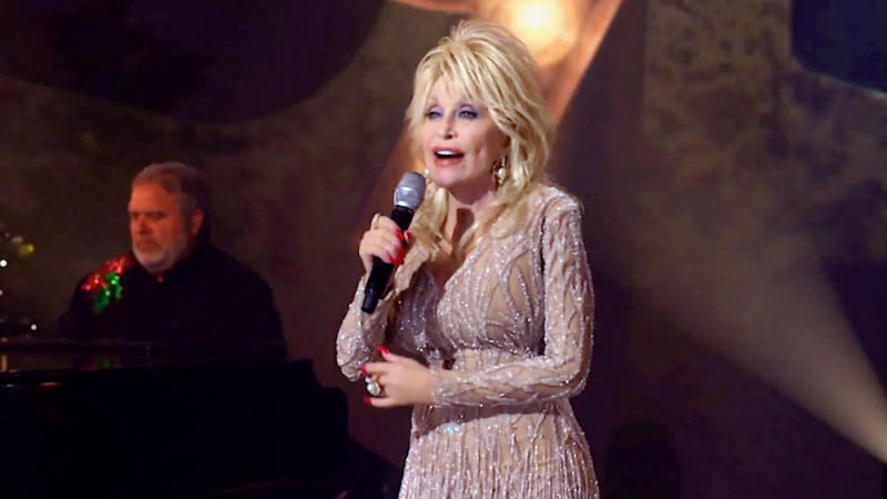 Dolly Parton: Tattoos verdecken Narben Dolly Parton: Tattoos verdecken Narben