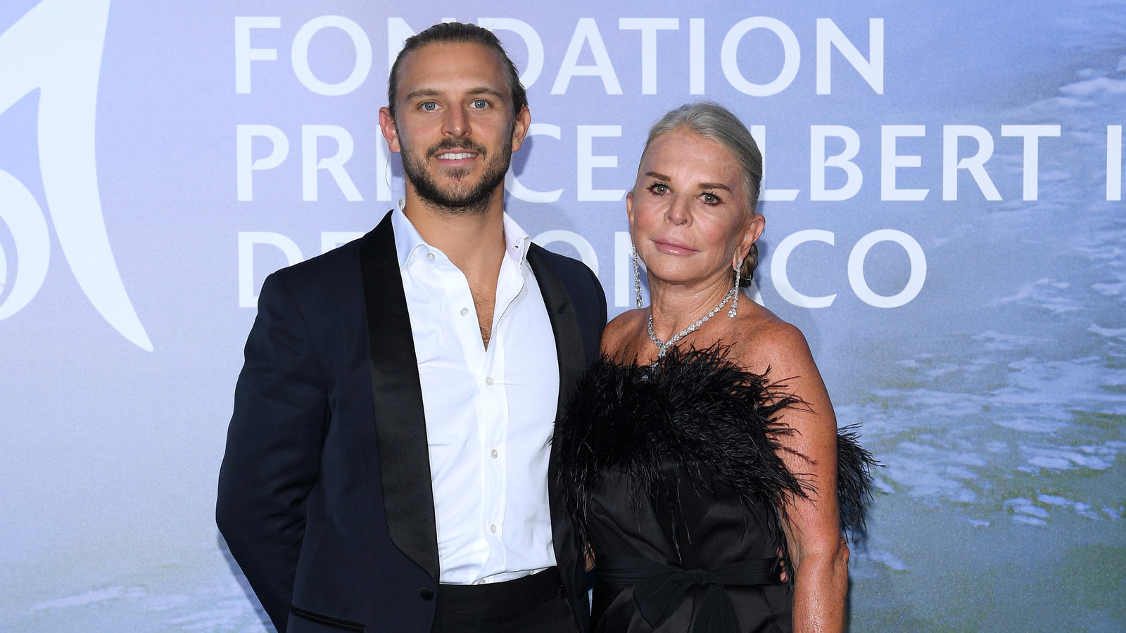 Emma Watson frisch verliebt? Sohn von Skandal-Unternehmer soll es ihr angetan haben Brandon Green und seine Mutter Tina Green bei der Monte-Carlo Gala für planetarische Gesundheit.