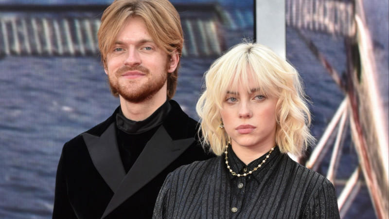 Billie Eilish über ihr Treffen mit der Königsfamilie bei der 'Keine Zeit zu sterben'-Premiere Billie Eilish über ihr Treffen mit der Königsfamilie bei der 'Keine Zeit zu sterben'-Premiere